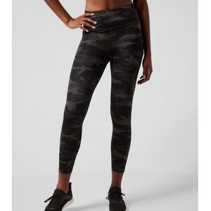 Athleta Ultimate 7/8 stash pocket - S